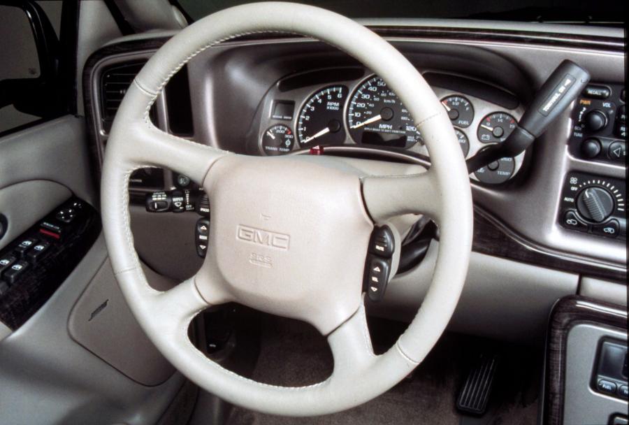  GMC Yukon 2000 года  (фото 18 из 51)